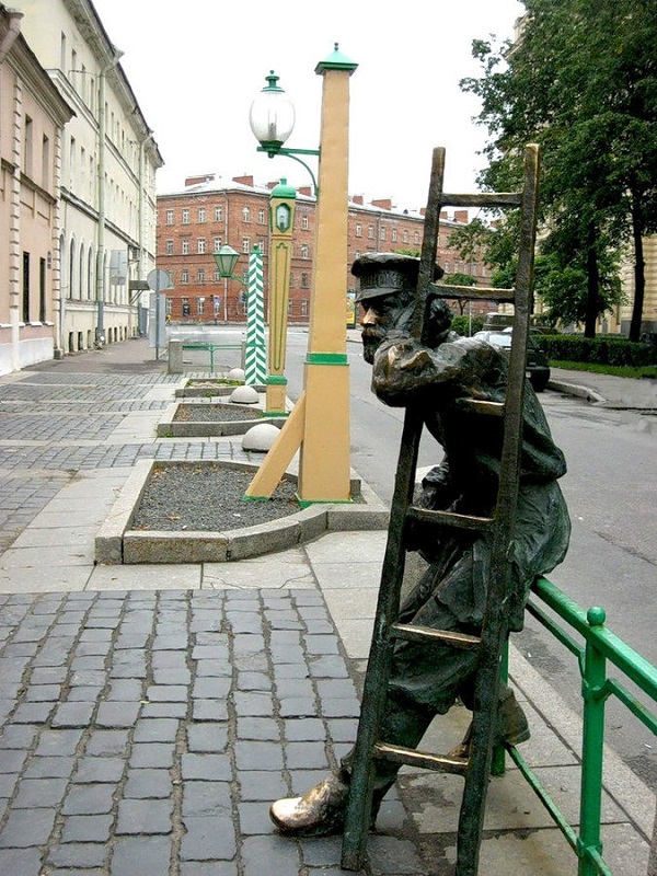 рис.4 памятник фонарщику в Санкт-Питербурге